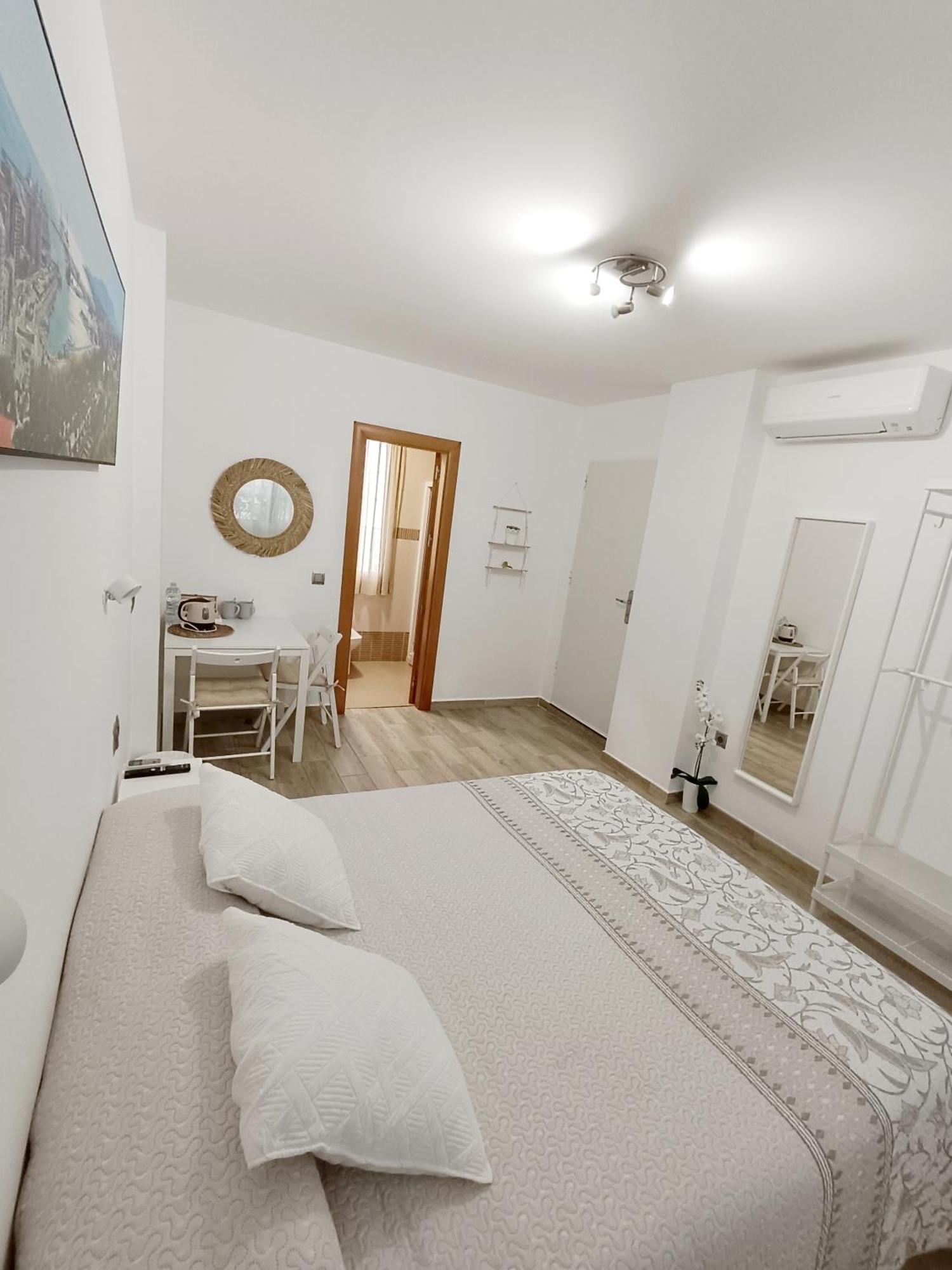 Habitacion Independiente Cerca Del Mar Málaga Exterior foto